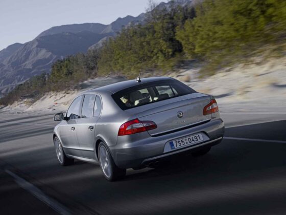 &bdquo;&Scaron;koda Superb&ldquo; sedanas (nuotr. gamintojo)