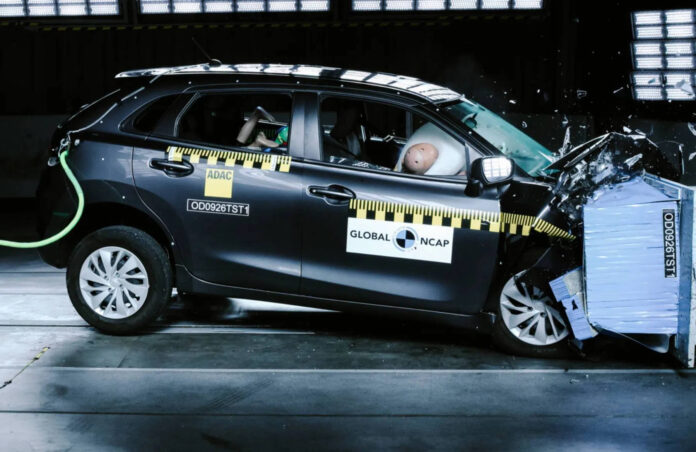 „Toyota“ automobilis saugumo bandymuose (nuotr. organizatorių)