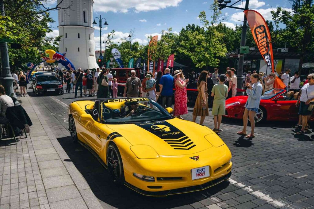 Amerikietiški automobiliai (nuotr. Vytautas Pilkauskas)