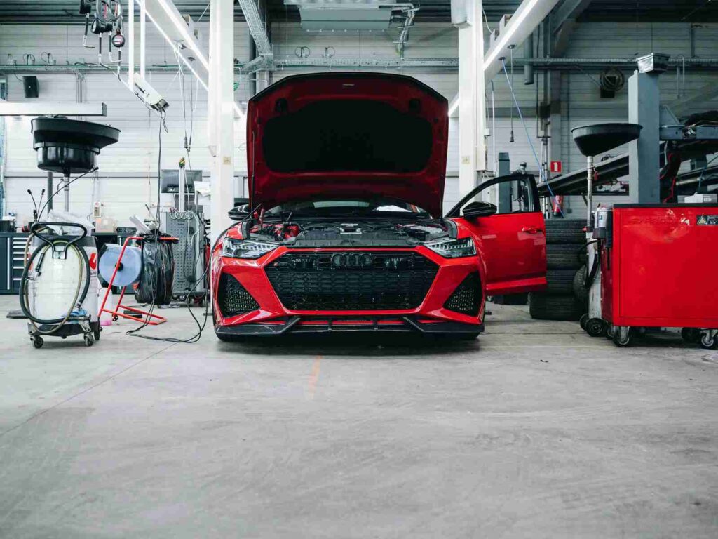 Automobilio remontas (nuotr. Unsplash)