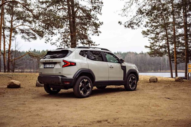 Hibridinio &bdquo;Dacia Duster&ldquo; apžvalga (nuotr. Automobilistika.lt)