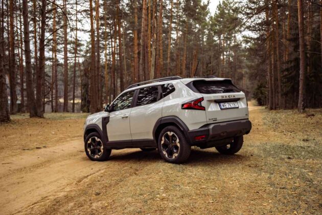 Hibridinio &bdquo;Dacia Duster&ldquo; apžvalga (nuotr. Automobilistika.lt)