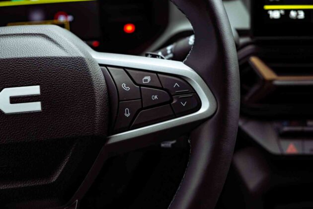 Hibridinio &bdquo;Dacia Duster&ldquo; apžvalga (nuotr. Automobilistika.lt)