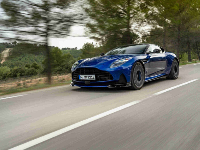 „Aston Martin DB12 S“ (nuotr. gamintojo) „Aston Martin DB12 S“ (nuotr. gamintojo)