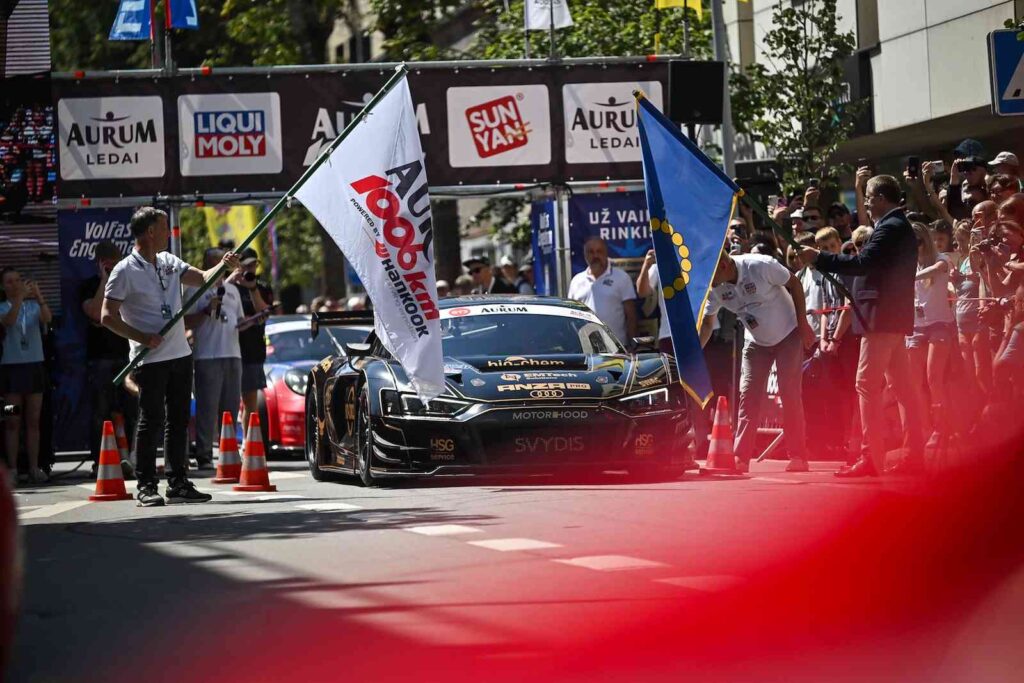 „Aurum 1006 km“ lenktynių paradas ir „Super Sprint“ lenktynės (nuotr. Vytautas Pilkauskas)