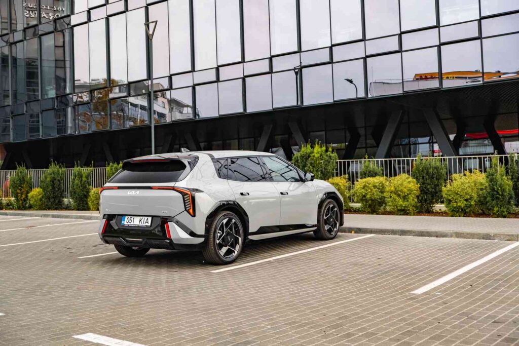 „Kia EV4“ elektromobilis (nuotr. Automobilistika.lt)
