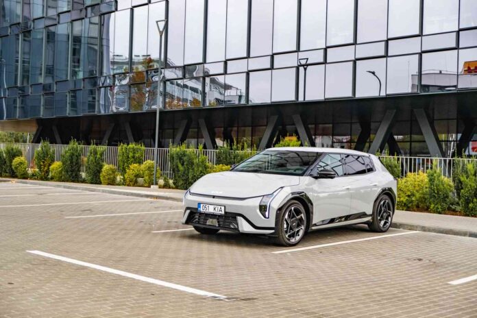 „Kia EV4“ elektromobilis (nuotr. Automobilistika.lt)