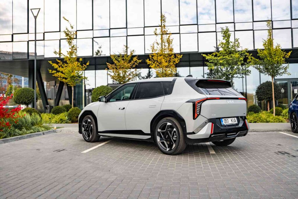 „Kia EV4“ elektromobilis (nuotr. Automobilistika.lt)