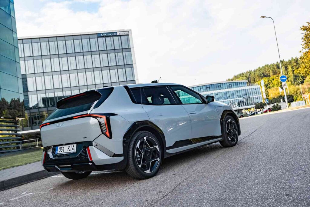 „Kia EV4“ elektromobilis (nuotr. Automobilistika.lt)