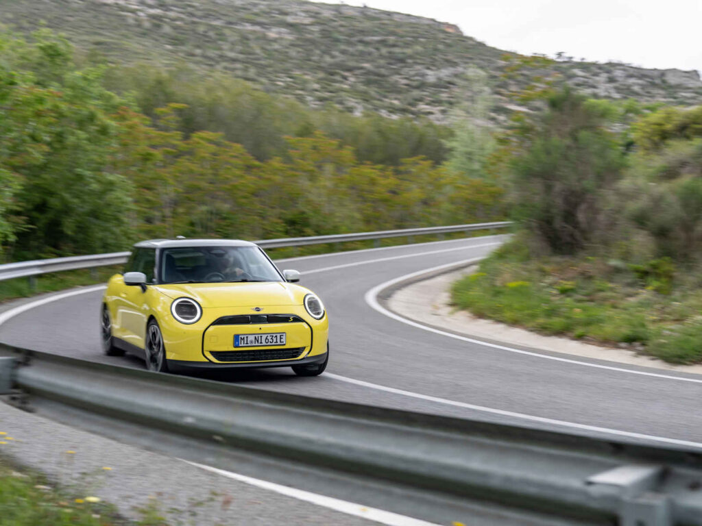 „MINI Cooper SE“ (nuotr. gamintojo)