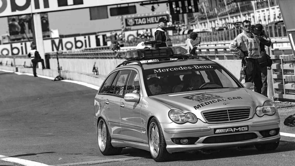 „Mercedes-Benz“ saugos automobilis (nuotr. gamintojo)