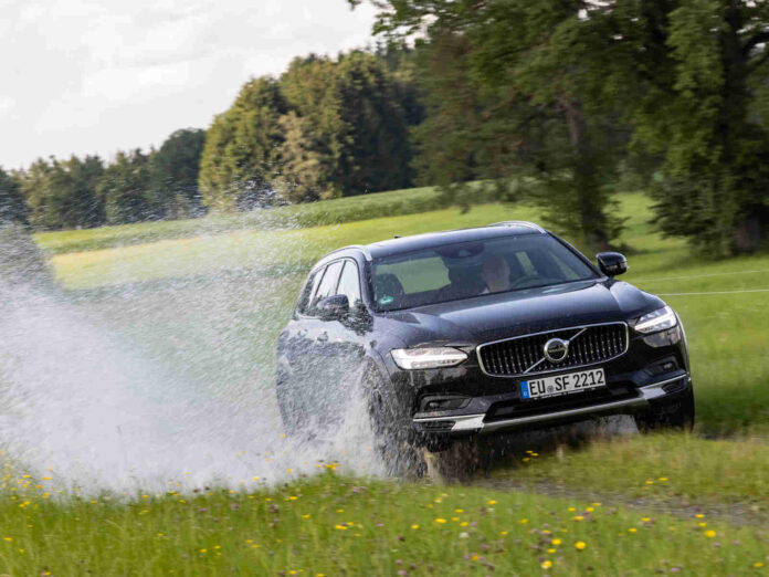 „Volvo V90 Cross Country“ (nuotr. gamintojo)