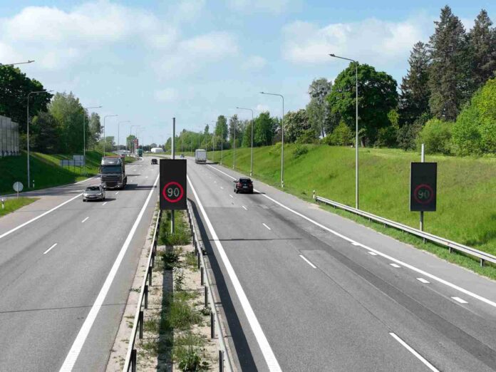 Automobilių eismas (nuotr. Via Lietuva)