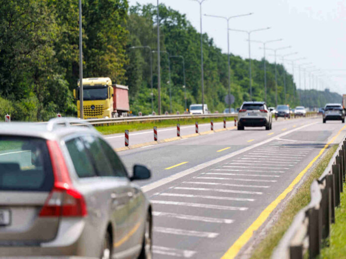 Automobilių eismas (nuotr. Via Lietuva) Automobilių eismas (nuotr. Via Lietuva)