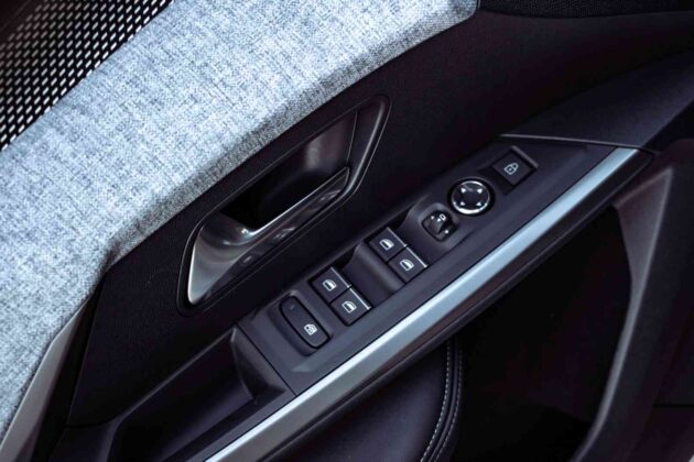 Elektrinis &bdquo;Peugeot e-5008&ldquo; (nuotr. Automobilistika.lt)