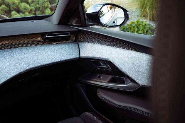 Elektrinis &bdquo;Peugeot e-5008&ldquo; (nuotr. Automobilistika.lt)