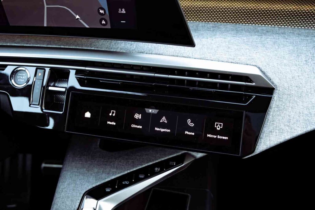 Elektrinis „Peugeot e-5008“ (nuotr. Automobilistika.lt)