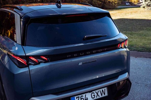 Elektrinis &bdquo;Peugeot e-5008&ldquo; (nuotr. Automobilistika.lt)