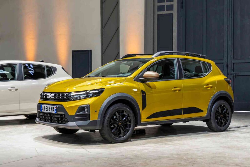 Hibridiniai „Dacia“ automobiliai (nuotr. gamintojo)