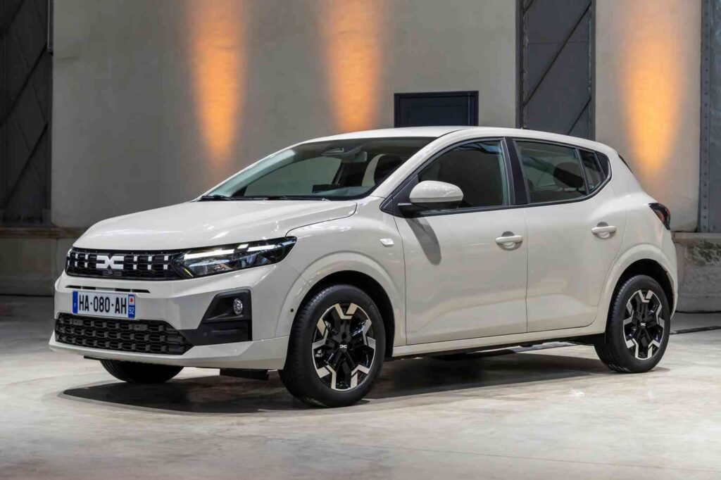 Hibridiniai „Dacia“ automobiliai (nuotr. gamintojo)