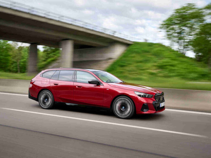 „BMW i5 M60 xDrive Touring“ (nuotr. gamintojo)