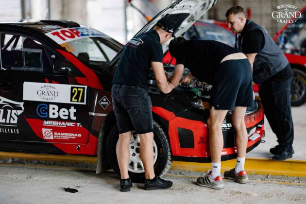 &bdquo;Roki&scaron;kio Grand Rally&ldquo; techninė komisija (nuotr. Andrius Laucius)