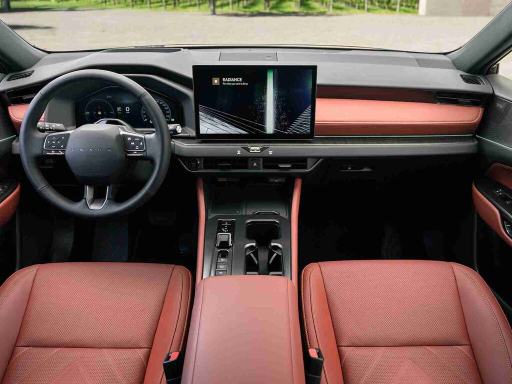Atnaujintas „Lexus NX“ (nuotr. gamintojo)