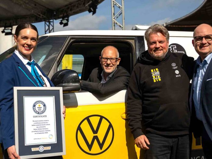 Kelionės aplink pasaulį su „Volkswagen ID. Buzz“ akimirka (nuotr. organizatorių) Kelionės aplink pasaulį su „Volkswagen ID. Buzz“ akimirka (nuotr. organizatorių)