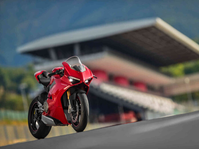 „Ducati Panigale V4 S“ (nuotr. gamintojo)