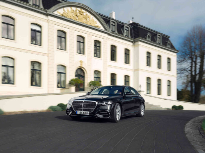 „Mercedes-Benz S 450 4MATIC AMG Line“ (nuotr. gamintojo)