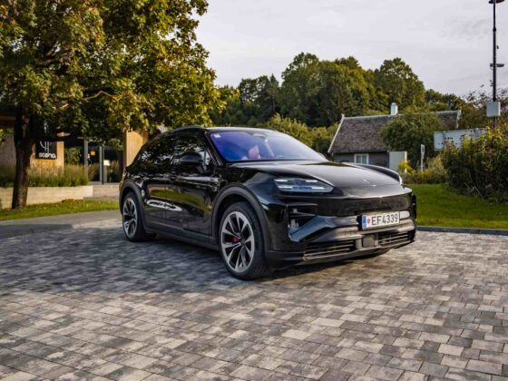 &bdquo;Porsche Cayenne Turbo Electric&ldquo; (nuotr. Automobilistika.lt)