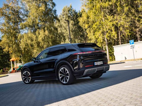 &bdquo;Porsche Cayenne Turbo Electric&ldquo; (nuotr. Automobilistika.lt)