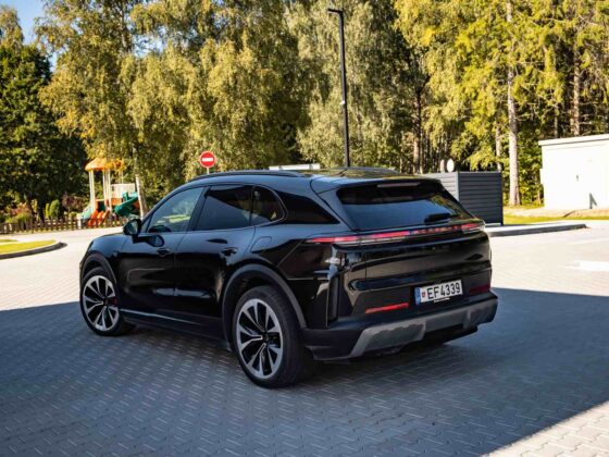 &bdquo;Porsche Cayenne Turbo Electric&ldquo; (nuotr. Automobilistika.lt)