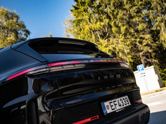 &bdquo;Porsche Cayenne Turbo Electric&ldquo; (nuotr. Automobilistika.lt)