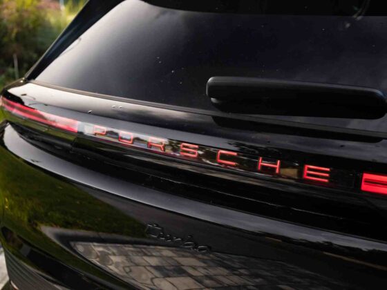 &bdquo;Porsche Cayenne Turbo Electric&ldquo; (nuotr. Automobilistika.lt)