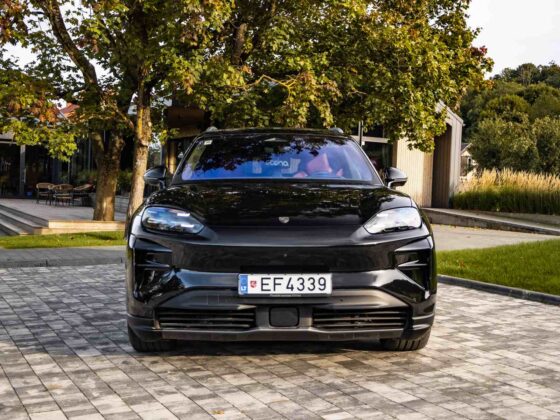 &bdquo;Porsche Cayenne Turbo Electric&ldquo; (nuotr. Automobilistika.lt)
