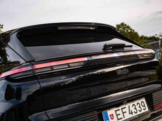 &bdquo;Porsche Cayenne Turbo Electric&ldquo; (nuotr. Automobilistika.lt)
