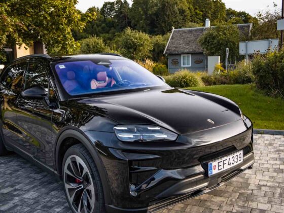 &bdquo;Porsche Cayenne Turbo Electric&ldquo; (nuotr. Automobilistika.lt)