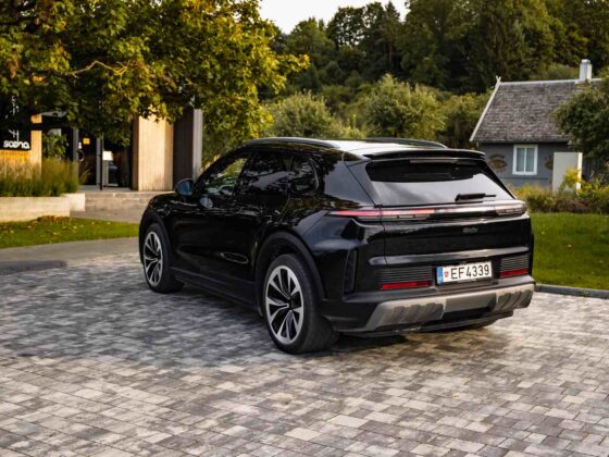 &bdquo;Porsche Cayenne Turbo Electric&ldquo; (nuotr. Automobilistika.lt)