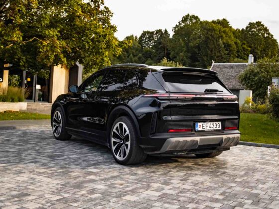 &bdquo;Porsche Cayenne Turbo Electric&ldquo; (nuotr. Automobilistika.lt)