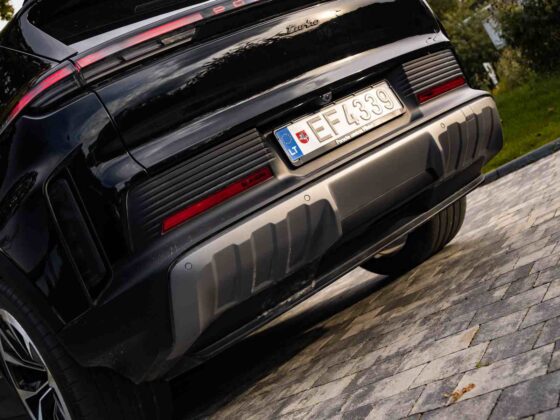 &bdquo;Porsche Cayenne Turbo Electric&ldquo; (nuotr. Automobilistika.lt)