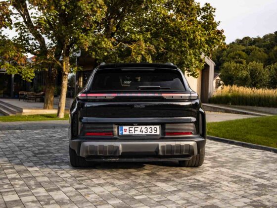 &bdquo;Porsche Cayenne Turbo Electric&ldquo; (nuotr. Automobilistika.lt)