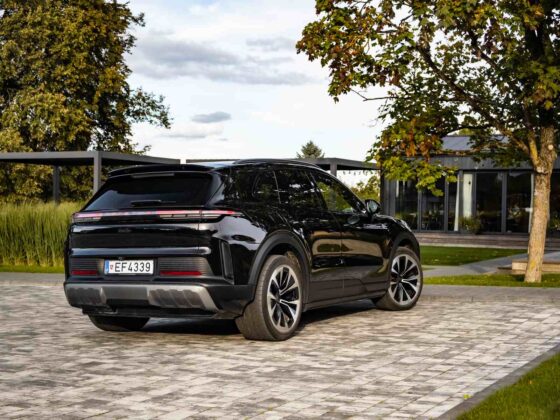 &bdquo;Porsche Cayenne Turbo Electric&ldquo; (nuotr. Automobilistika.lt)