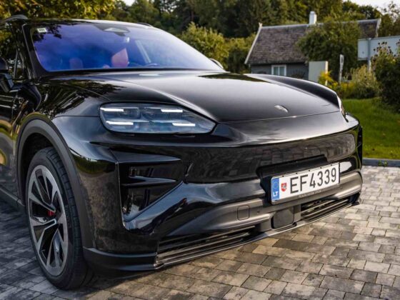 &bdquo;Porsche Cayenne Turbo Electric&ldquo; (nuotr. Automobilistika.lt)