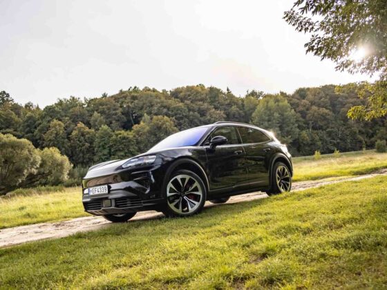&bdquo;Porsche Cayenne Turbo Electric&ldquo; (nuotr. Automobilistika.lt)