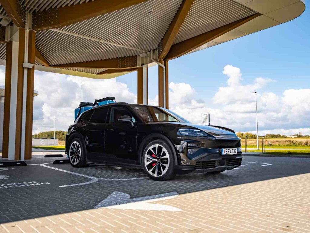 „Porsche Cayenne Turbo Electric“ (nuotr. Automobilistika.lt)