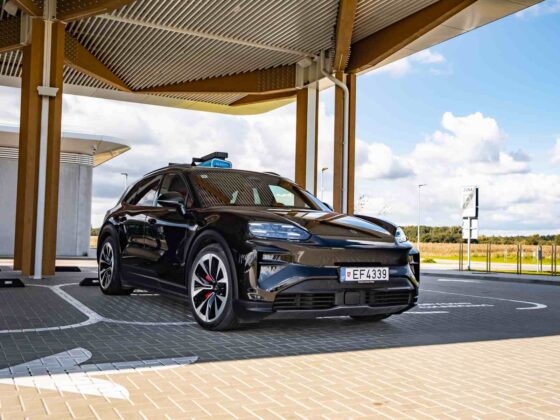 &bdquo;Porsche Cayenne Turbo Electric&ldquo; (nuotr. Automobilistika.lt)