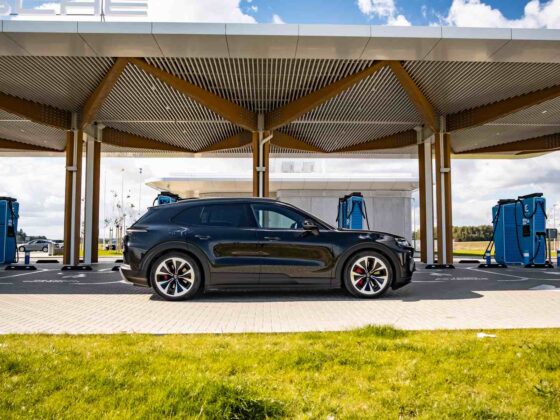 &bdquo;Porsche Cayenne Turbo Electric&ldquo; (nuotr. Automobilistika.lt)