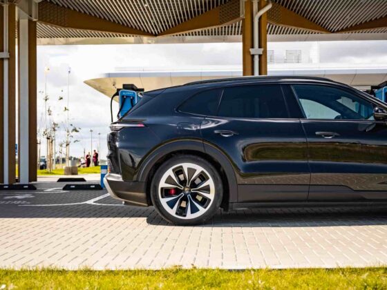 &bdquo;Porsche Cayenne Turbo Electric&ldquo; (nuotr. Automobilistika.lt)
