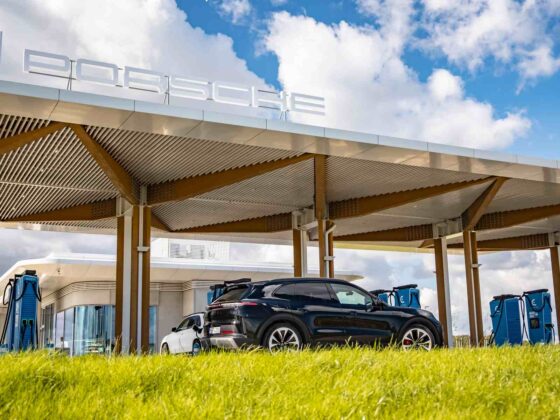&bdquo;Porsche Cayenne Turbo Electric&ldquo; (nuotr. Automobilistika.lt)